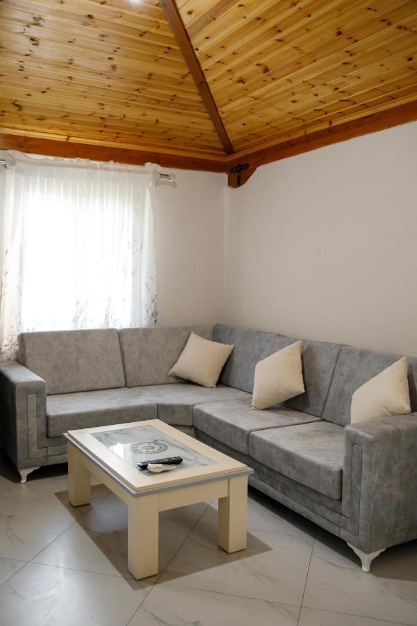 Logli Apartments Gjirokaster Luaran gambar