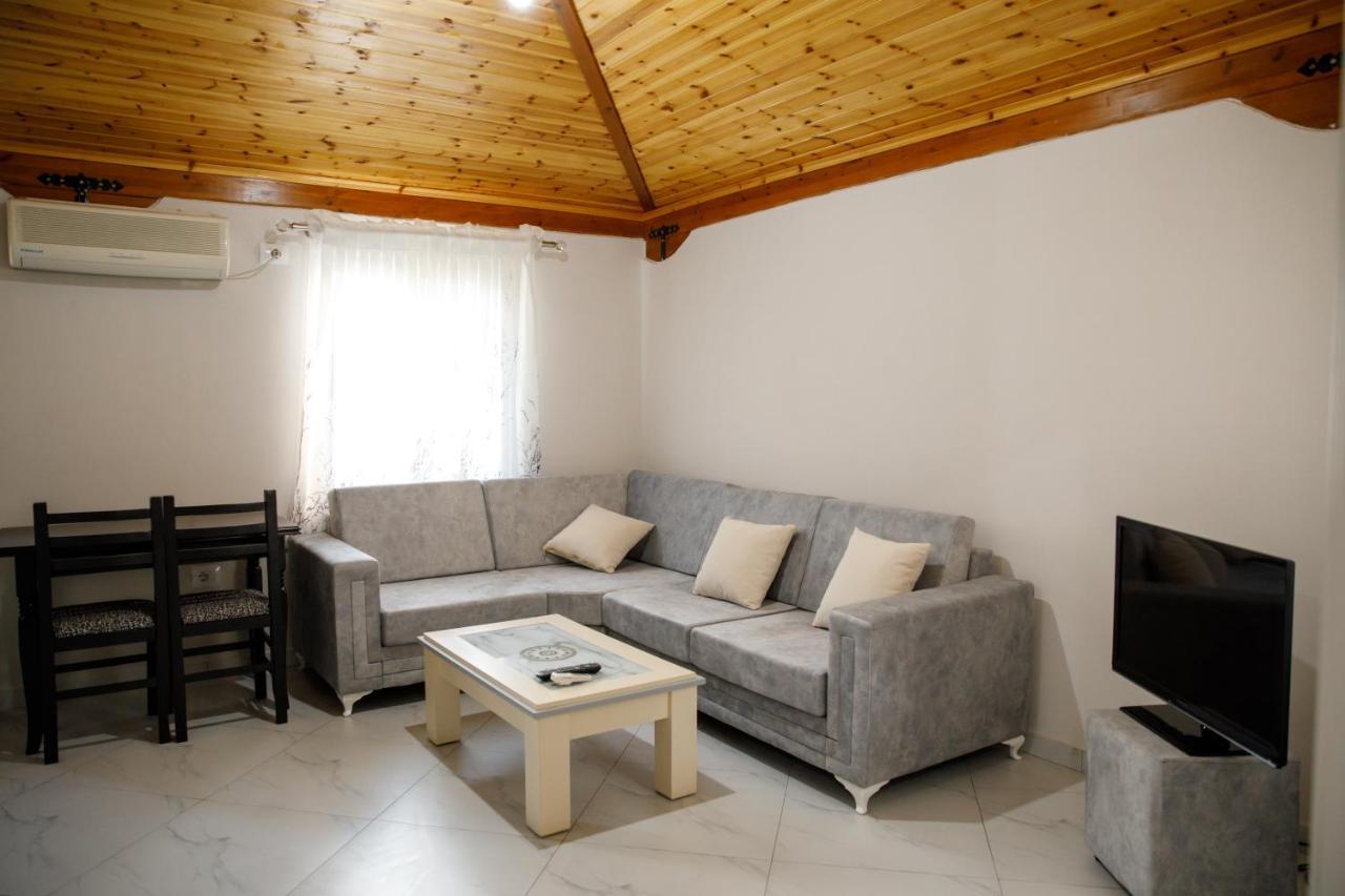 Logli Apartments Gjirokaster Luaran gambar